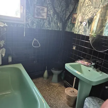 Couette-café La Fenêtre Massoulié Salignac Eyvigues