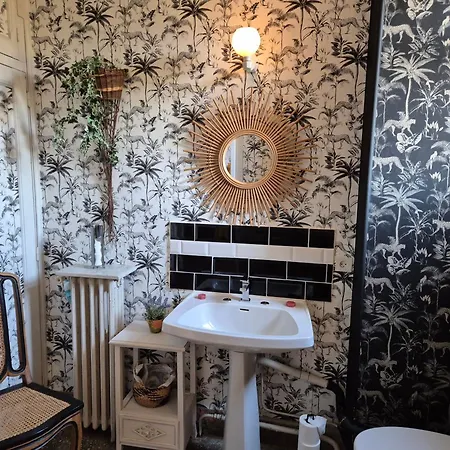 La Fenetre Massoulie Bed & Breakfast